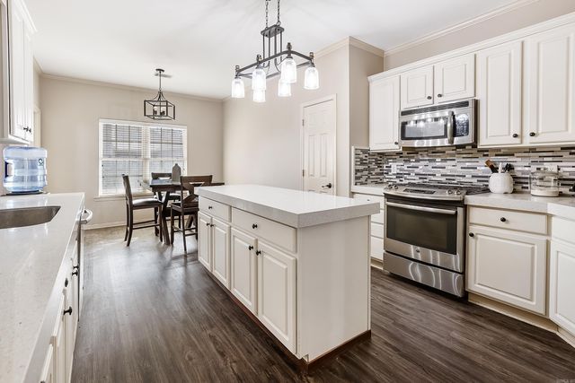 6520 W Caribbean Drive, Benton, AR 72019