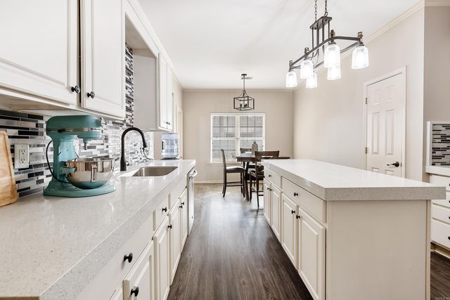 6520 W Caribbean Drive, Benton, AR 72019