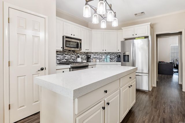 6520 W Caribbean Drive, Benton, AR 72019