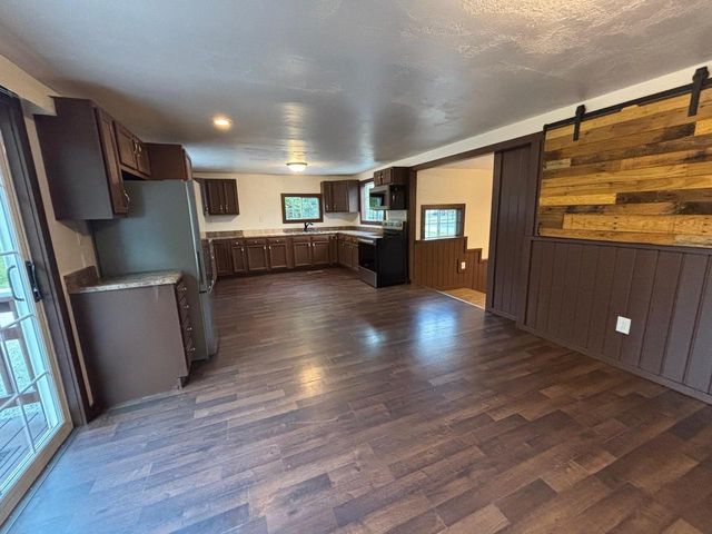 810 8TH ALY, Crivitz, WI 54114