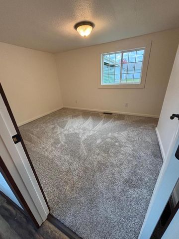 810 8TH ALY, Crivitz, WI 54114