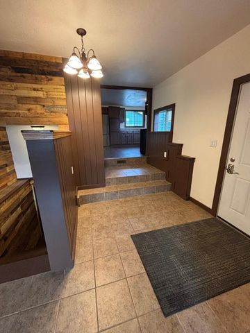 810 8TH ALY, Crivitz, WI 54114