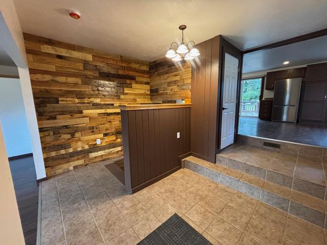 810 8TH ALY, Crivitz, WI 54114