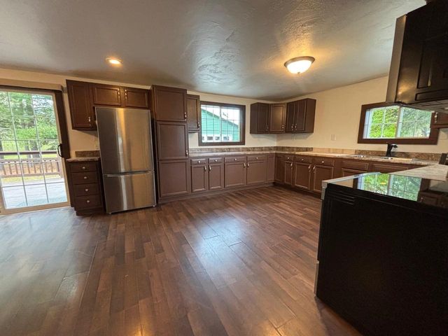 810 8TH ALY, Crivitz, WI 54114