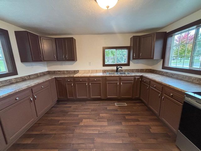 810 8TH ALY, Crivitz, WI 54114