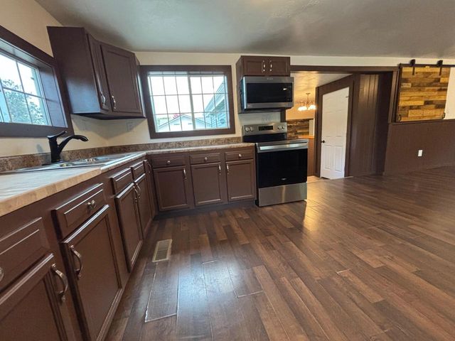 810 8TH ALY, Crivitz, WI 54114