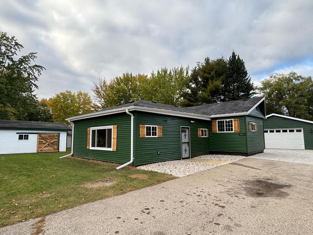 810 8TH ALY, Crivitz, WI 54114