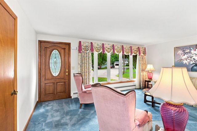 6 Galway Road, Nashua, NH 03062