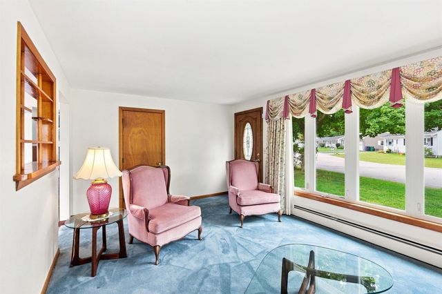 6 Galway Road, Nashua, NH 03062