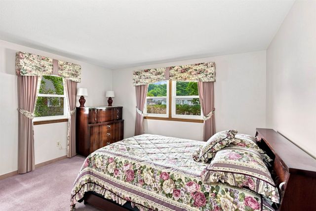 6 Galway Road, Nashua, NH 03062