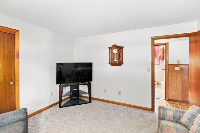 6 Galway Road, Nashua, NH 03062