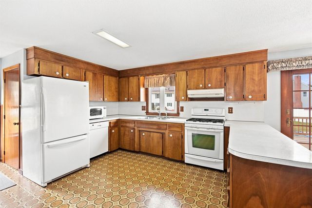 6 Galway Road, Nashua, NH 03062