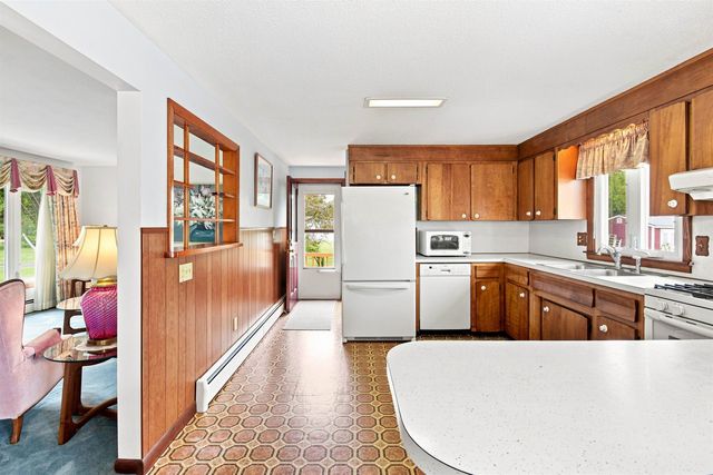 6 Galway Road, Nashua, NH 03062
