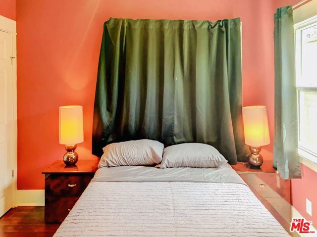 800 N Hobart Boulevard, Los Angeles, CA 90029