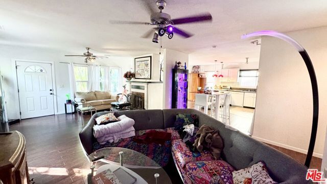 800 N Hobart Boulevard, Los Angeles, CA 90029