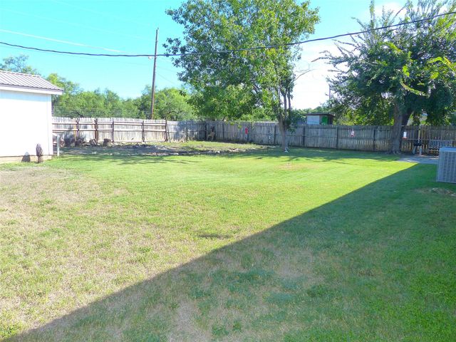 111 Bruce, Brady, TX 76825