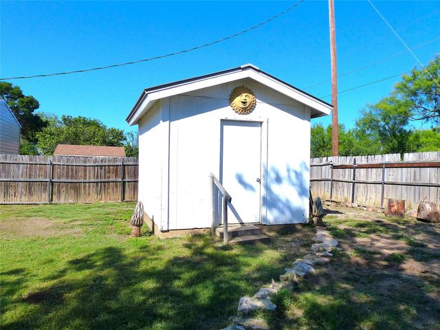 111 Bruce, Brady, TX 76825
