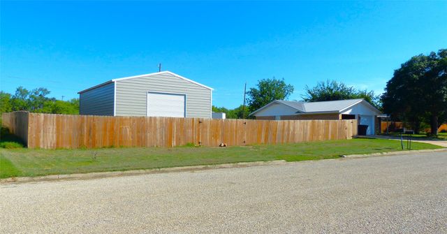 111 Bruce, Brady, TX 76825
