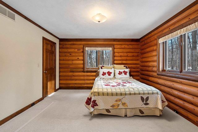 11 BREYERWOOD COURT, Hortonville, WI 54944