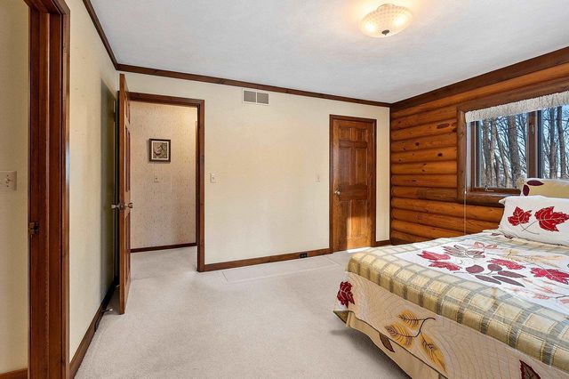 11 BREYERWOOD COURT, Hortonville, WI 54944