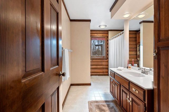 11 BREYERWOOD COURT, Hortonville, WI 54944