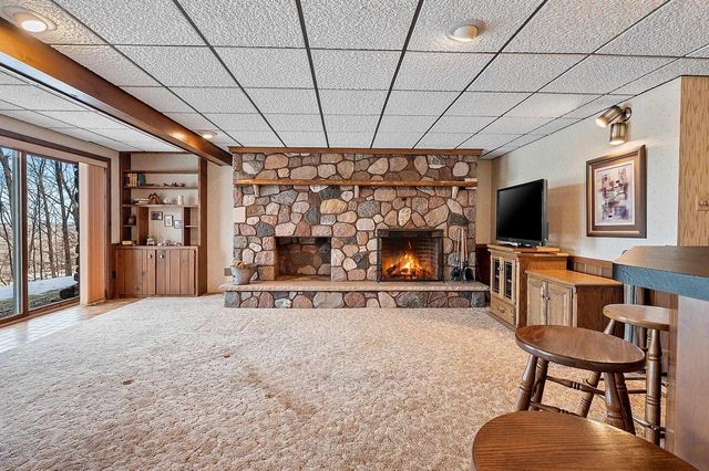 11 BREYERWOOD COURT, Hortonville, WI 54944