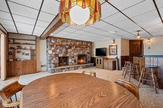 11 BREYERWOOD COURT, Hortonville, WI 54944