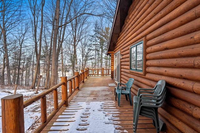 11 BREYERWOOD COURT, Hortonville, WI 54944