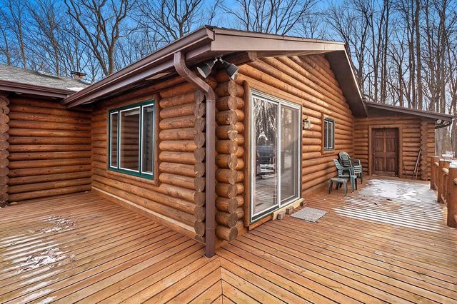 11 BREYERWOOD COURT, Hortonville, WI 54944