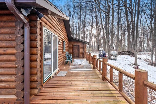 11 BREYERWOOD COURT, Hortonville, WI 54944