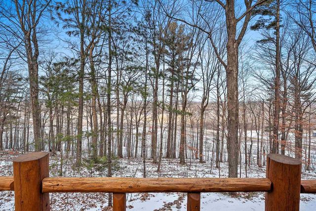 11 BREYERWOOD COURT, Hortonville, WI 54944