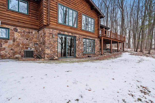 11 BREYERWOOD COURT, Hortonville, WI 54944