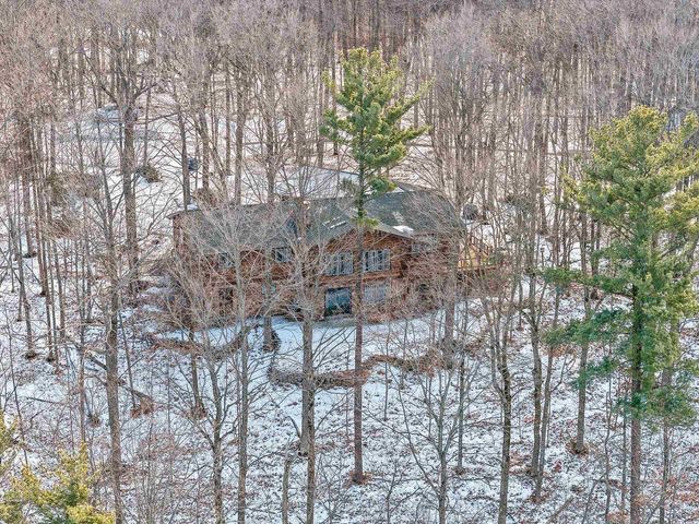 11 BREYERWOOD COURT, Hortonville, WI 54944