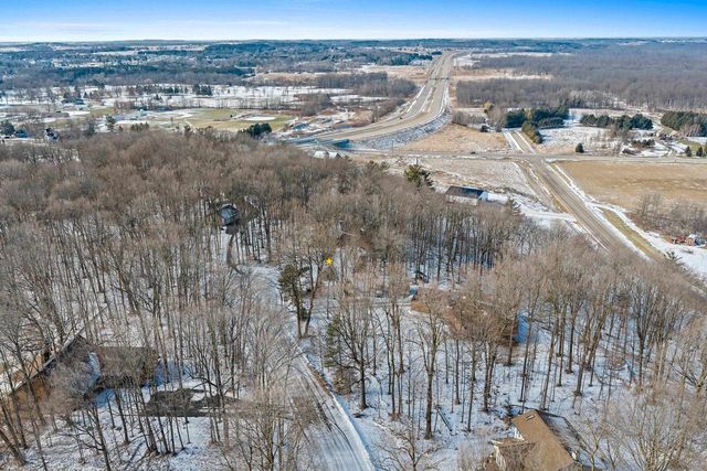 11 BREYERWOOD COURT, Hortonville, WI 54944