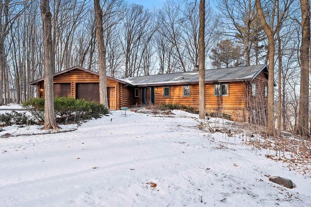 11 BREYERWOOD COURT, Hortonville, WI 54944