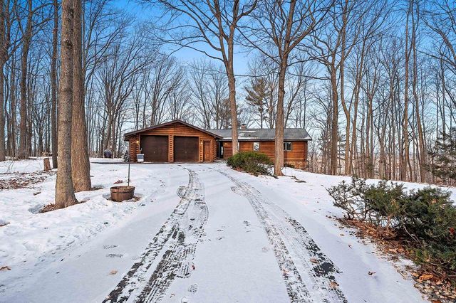 11 BREYERWOOD COURT, Hortonville, WI 54944