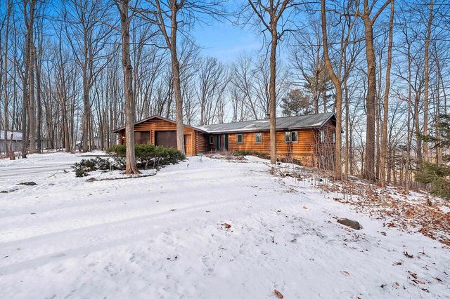 11 BREYERWOOD COURT, Hortonville, WI 54944