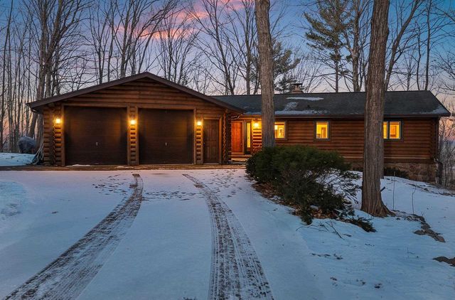 11 BREYERWOOD COURT, Hortonville, WI 54944