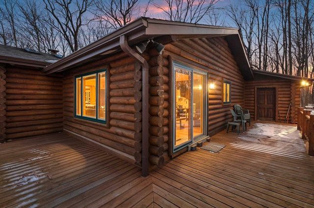 11 BREYERWOOD COURT, Hortonville, WI 54944