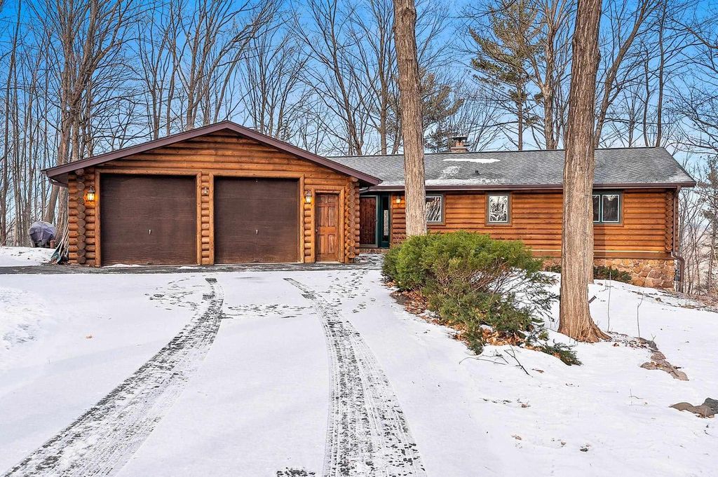 11 BREYERWOOD COURT, Hortonville, WI 54944