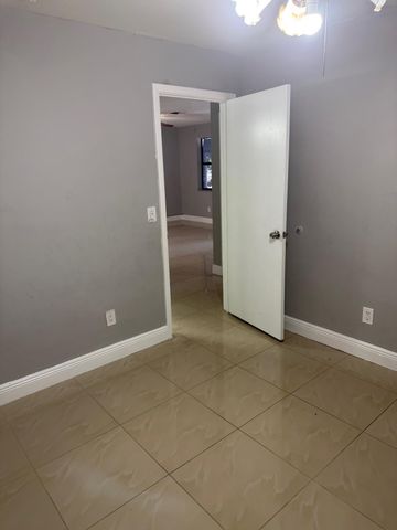 5163 Club Rd, West Palm Beach, FL 33415