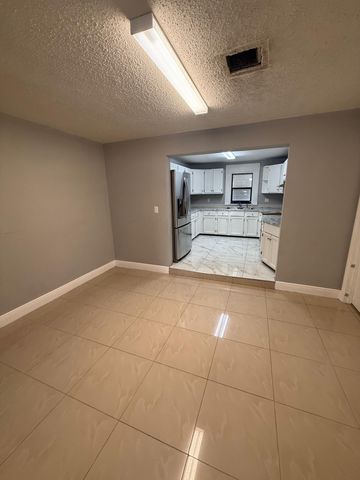 5163 Club Rd, West Palm Beach, FL 33415