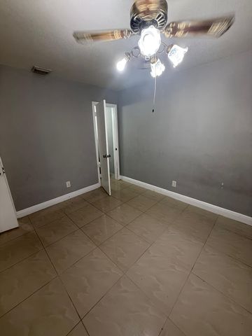 5163 Club Rd, West Palm Beach, FL 33415