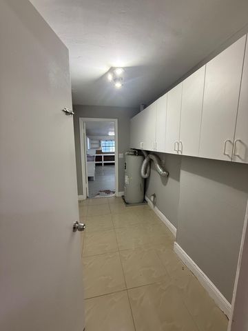 5163 Club Rd, West Palm Beach, FL 33415