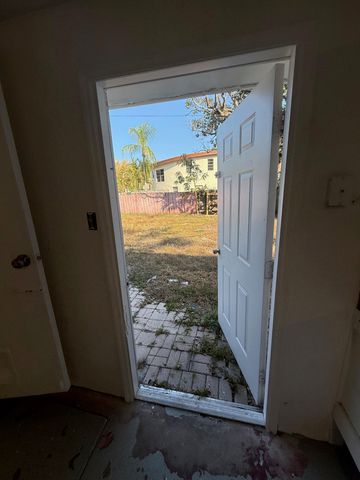 5163 Club Rd, West Palm Beach, FL 33415