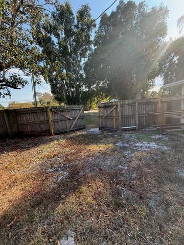 5163 Club Rd, West Palm Beach, FL 33415