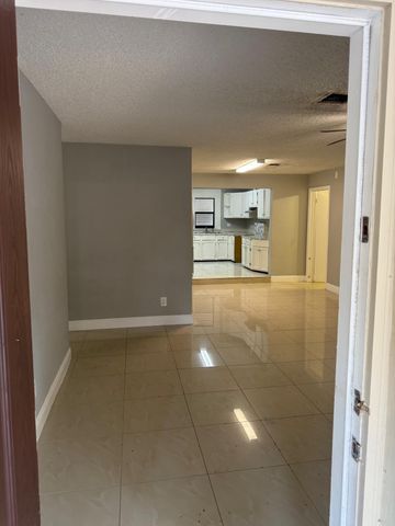 5163 Club Rd, West Palm Beach, FL 33415