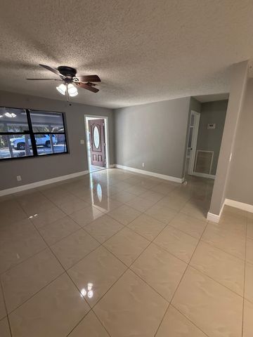 5163 Club Rd, West Palm Beach, FL 33415