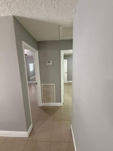 5163 Club Rd, West Palm Beach, FL 33415