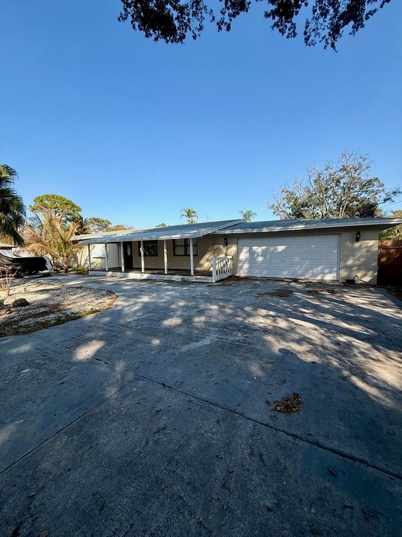 5163 Club Rd, West Palm Beach, FL 33415